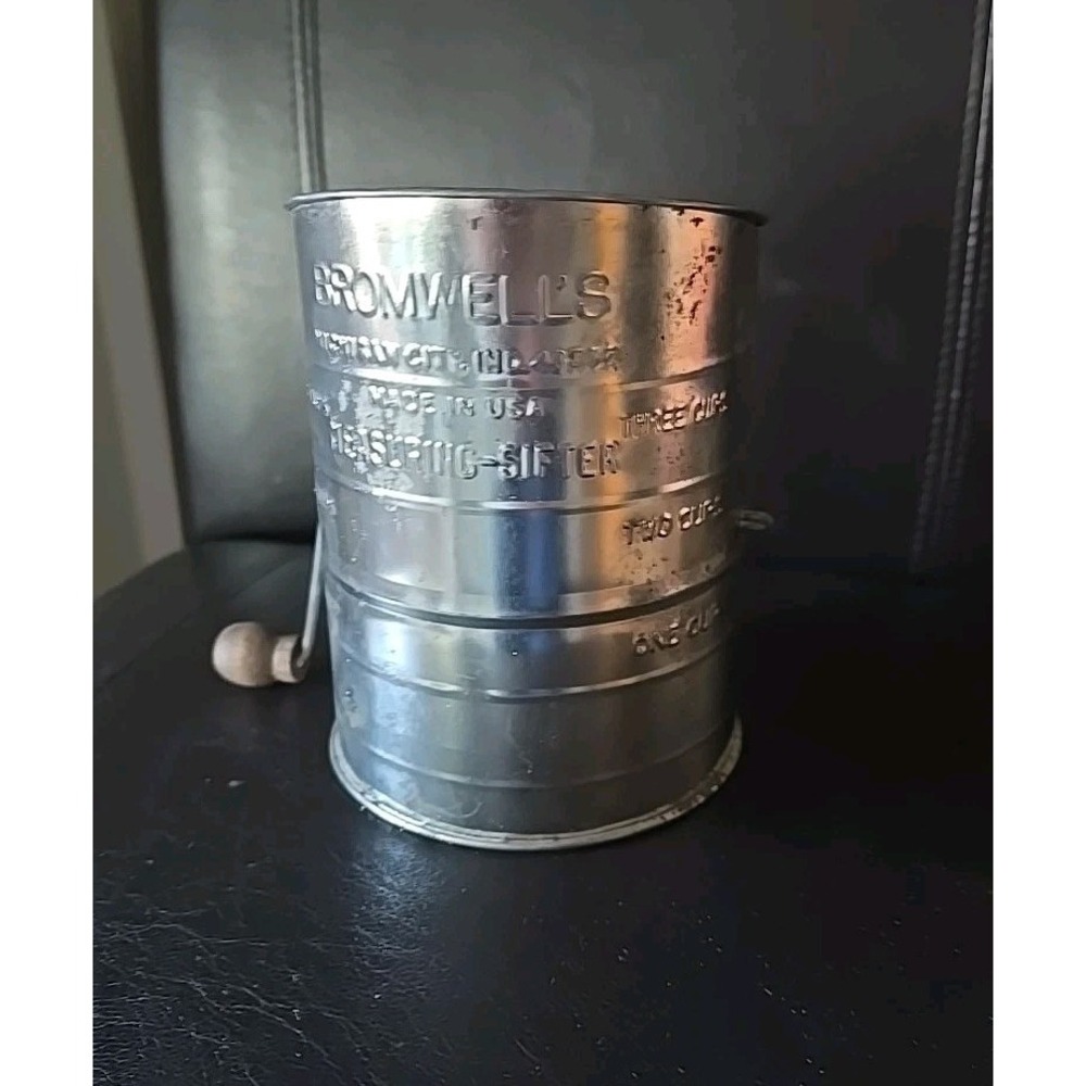 Vintage Bromwells Measuring Cup Flour‎ Sifter Crank Handle Kitchen Baking Tool